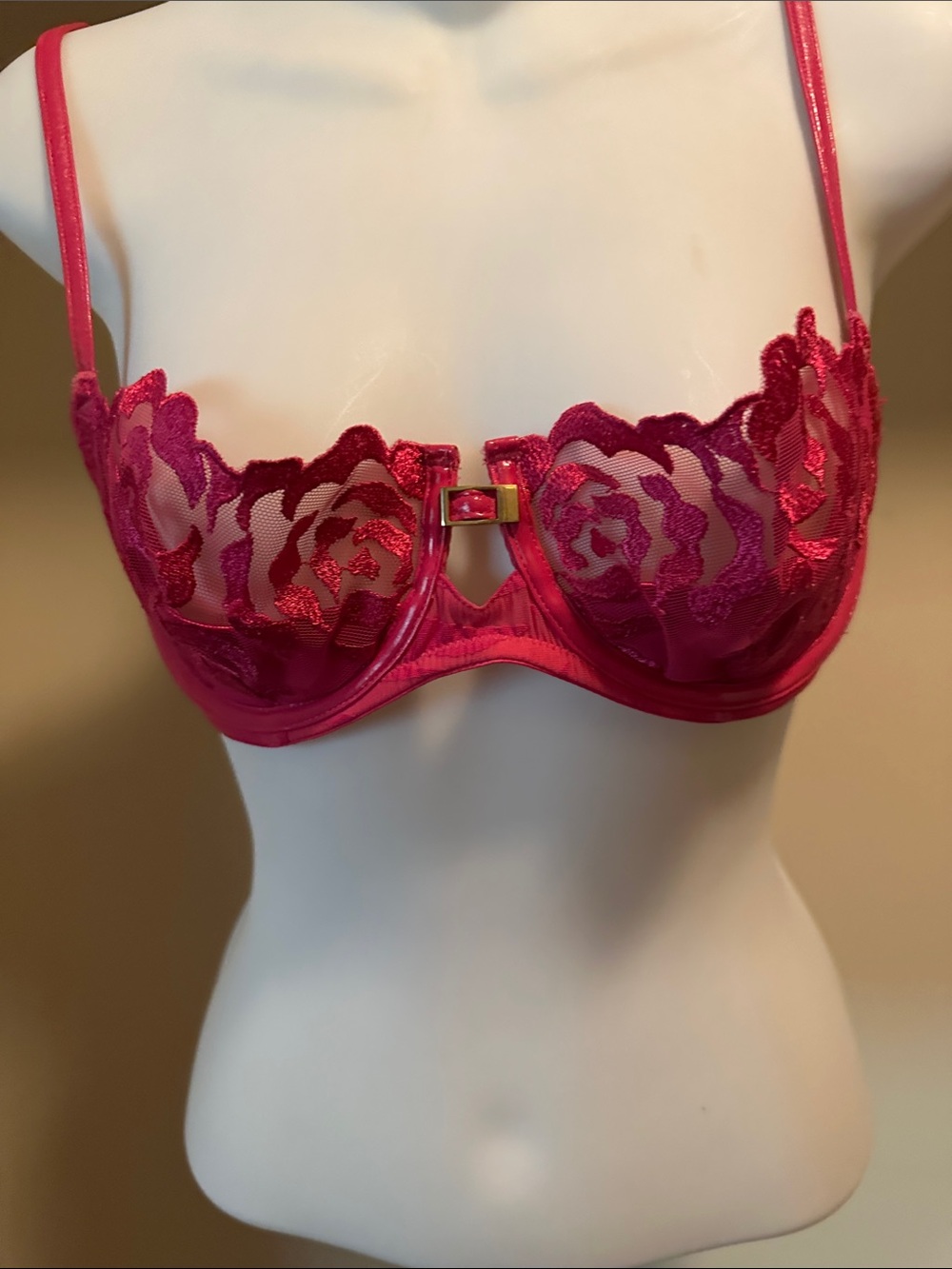 VTG Victoria’s Secret Hot Pink Lace Underwire Bra